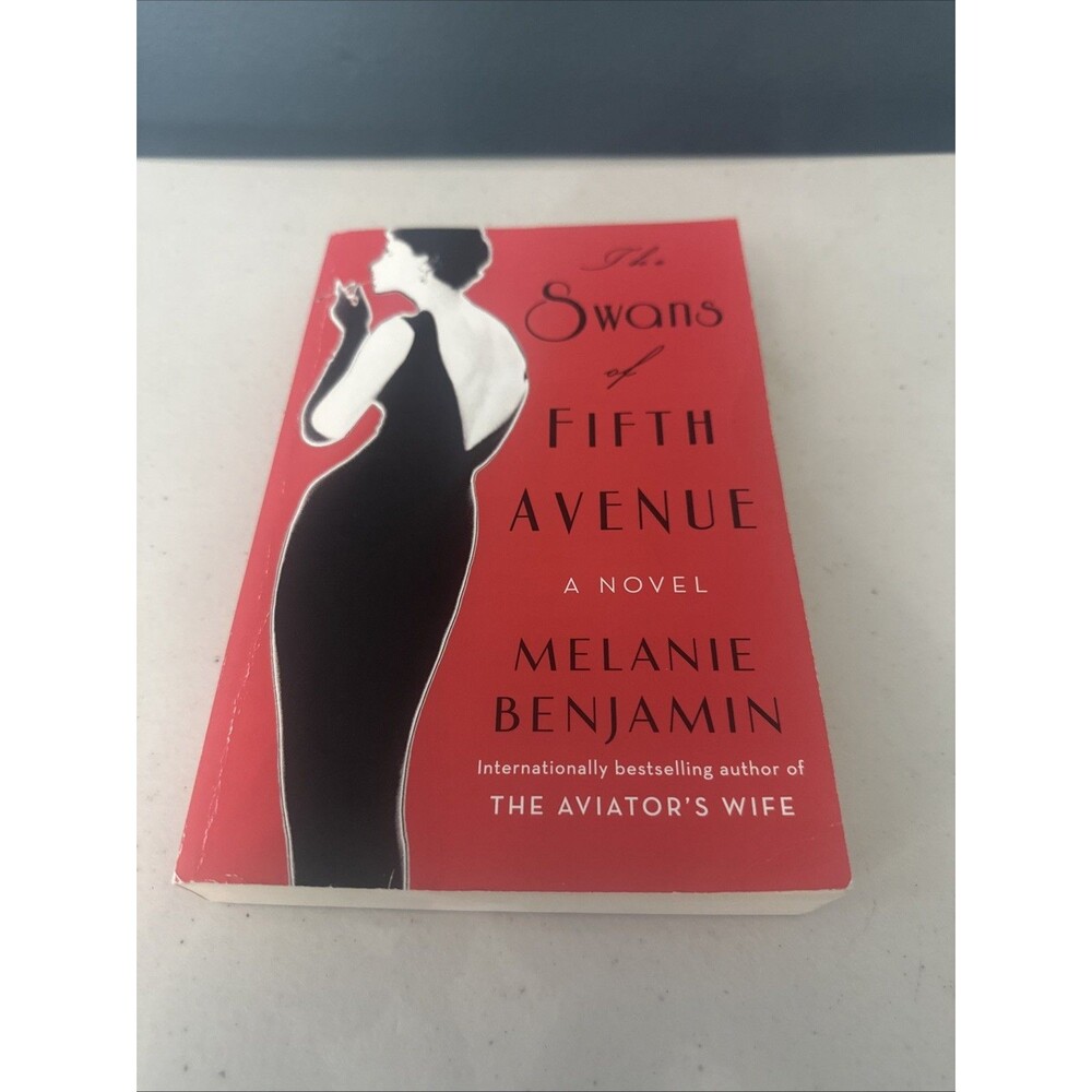 The Swans Of Fifth Avenue - Paperback - GOOD
